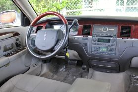 2005 LINCOLN TOWN CAR