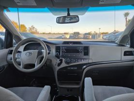 2014 Toyota Sienna - Image 18