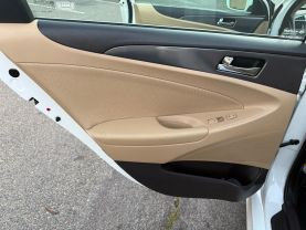 2012 HYUNDAI SONATA SEDAN 4-CYL, HYBRID, 2.4 LITER HYBRID SEDAN 4D