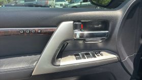 2015 Toyota Land Cruiser - Image 10