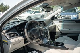 2017 HYUNDAI SONATA HYBRID SEDAN 4-CYL, HYBRID, 2.0 LITER SE SEDAN 4D