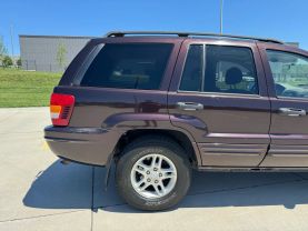 2004 JEEP GRAND CHEROKEE SUV 6-CYL, 4.0 LITER LAREDO SPORT UTILITY 4D