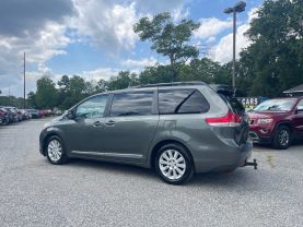 2011 TOYOTA SIENNA