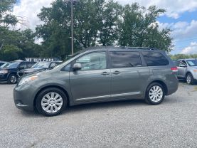 2011 TOYOTA SIENNA