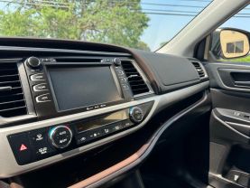 2019 TOYOTA HIGHLANDER SUV V6, 3.5 LITER LE PLUS SPORT UTILITY 4D