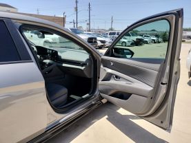 2022 HYUNDAI ELANTRA SEDAN 4-CYL, 2.0 LITER SEL SEDAN 4D at Motors On Wheels - used car dealership in Houston, Texas.