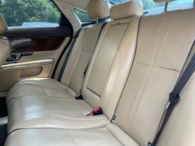 2016 Jaguar Xj - Image 28