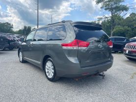 2011 TOYOTA SIENNA