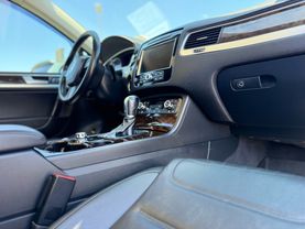 2013 VOLKSWAGEN TOUAREG SUV V6, TURBO DIESEL, 3.0 LITER TDI EXECUTIVE SPORT UTILITY 4D