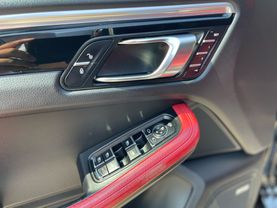 2017 Porsche Macan - Image 33