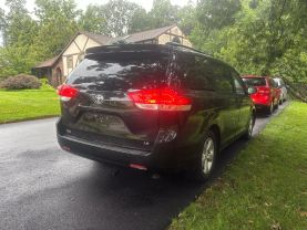 2014 Toyota Sienna - Image 3