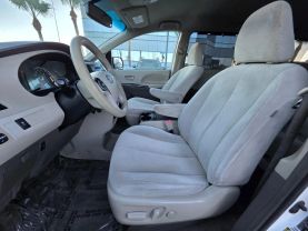 2014 Toyota Sienna - Image 16
