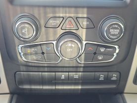 2016 Ram 1500 Crew Cabbig Horn Pickup 4d 5 1/2 Ft - Image 28