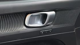 2021 VOLVO XC40