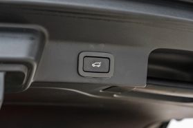2017 Jaguar F-pace - Image 50