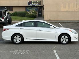 2012 HYUNDAI SONATA SEDAN 4-CYL, HYBRID, 2.4 LITER HYBRID SEDAN 4D