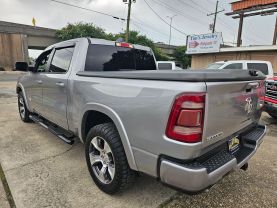 2019 RAM 1500 CREW CAB PICKUP V8, HEMI, 5.7 LITER LARAMIE PICKUP 4D 5 1/2 FT