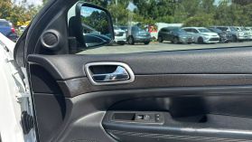 2017 Jeep Grand Cherokee - Image 19