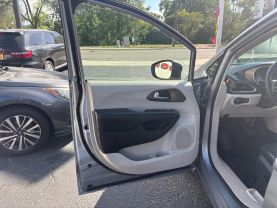 2020 CHRYSLER VOYAGER