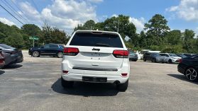 2017 Jeep Grand Cherokee - Image 6