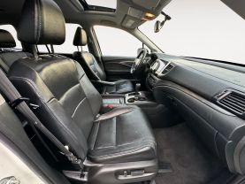 2017 HONDA PILOT SUV WHITE AUTOMATIC - CARPALACE, Chantilly, VA. 38.91645215435775, -77.47495885092432