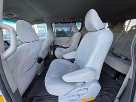2014 Toyota Sienna - Image 11