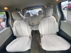 2011 TOYOTA SIENNA