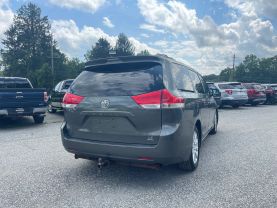 2011 TOYOTA SIENNA