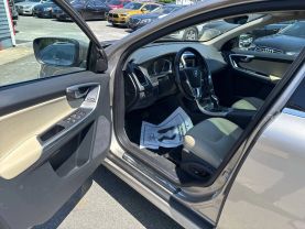 2016 VOLVO XC60 SUV 4-CYL, DRV-E SPRCHRG 2.0T T6 DRIVE-E SPORT UTILITY 4D