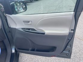 2011 TOYOTA SIENNA