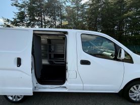 2017 NISSAN NV200