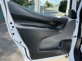2017 NISSAN NV200