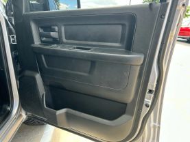 2019 RAM 1500 CLASSIC CREW CAB PICKUP V8, HEMI, 5.7 LITER EXPRESS PICKUP 4D 5 1/2 FT