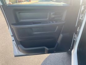2014 RAM 3500 CREW CAB 9FT KNAPHEIDE KUV SERVICE BED TRUCK WITH 1600LB LIFTGATE SERVICE/UTILITY TRUCKS V8, HEMI, 6.4 LITER TRADESMAN 4D - Eddies Auto Sales