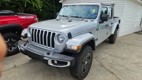2023 Jeep Gladiator - Image 1