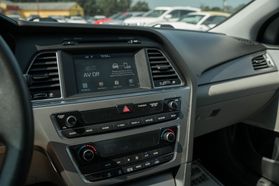 2017 HYUNDAI SONATA HYBRID SEDAN 4-CYL, HYBRID, 2.0 LITER SE SEDAN 4D