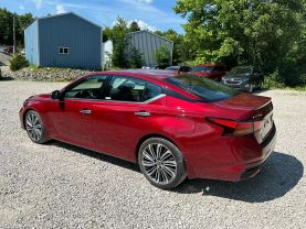 2024 NISSAN ALTIMA SEDAN 4-CYL, 2.5 LITER 2.5 SL SEDAN 4D at T&T Repairables - used car dealership in Spencer, Indiana.