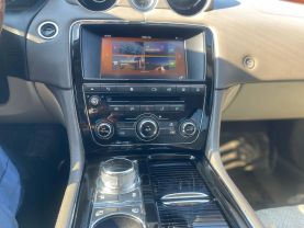 2016 Jaguar Xj - Image 13