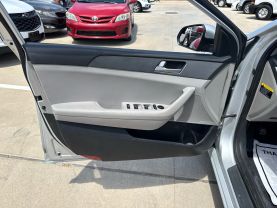 2016 HYUNDAI SONATA SEDAN 4-CYL, 2.4 LITER SE SEDAN 4D at Motors On Wheels - used car dealership in Houston, Texas.