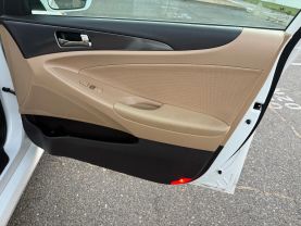 2012 HYUNDAI SONATA SEDAN 4-CYL, HYBRID, 2.4 LITER HYBRID SEDAN 4D