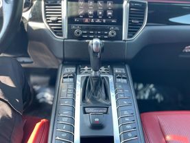 2017 Porsche Macan - Image 16