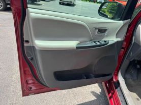 2019 TOYOTA SIENNA VAN V6, 3.5 LITER LE MINIVAN 4D