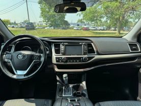 2019 TOYOTA HIGHLANDER SUV V6, 3.5 LITER LE PLUS SPORT UTILITY 4D