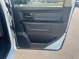 2014 RAM 3500 CREW CAB 9FT KNAPHEIDE KUV SERVICE BED TRUCK WITH 1600LB LIFTGATE SERVICE/UTILITY TRUCKS V8, HEMI, 6.4 LITER TRADESMAN 4D - Eddies Auto Sales