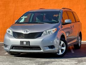 2013 TOYOTA SIENNA VAN - AUTOMATIC - Gentle Carmen Auto