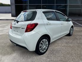 2017 TOYOTA YARIS HATCHBACK WHITE AUTOMATIC - CARPALACE, Chantilly, VA. 38.91645215435775, -77.47495885092432