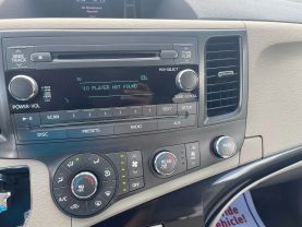 2011 TOYOTA SIENNA