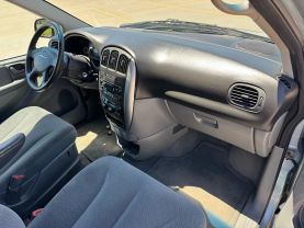 2005 CHRYSLER TOWN & COUNTRY VAN V6, 3.8 LITER TOURING MINIVAN 4D