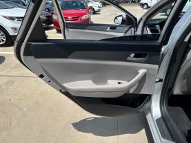 2016 HYUNDAI SONATA SEDAN 4-CYL, 2.4 LITER SE SEDAN 4D at Motors On Wheels - used car dealership in Houston, Texas.