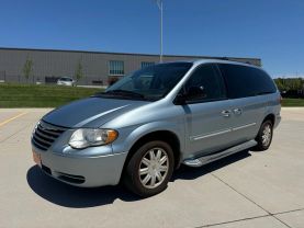 2005 CHRYSLER TOWN & COUNTRY VAN V6, 3.8 LITER TOURING MINIVAN 4D